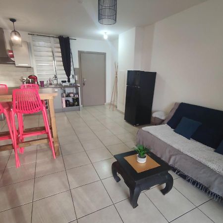 Апартаменти Location Saisonniere Meublee F2 St Leu Face Ocean A 1 Min Plage Сен-Ле Екстер'єр фото