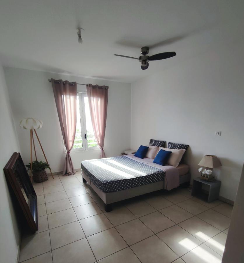 Апартаменти Location Saisonniere Meublee F2 St Leu Face Ocean A 1 Min Plage Сен-Ле Екстер'єр фото