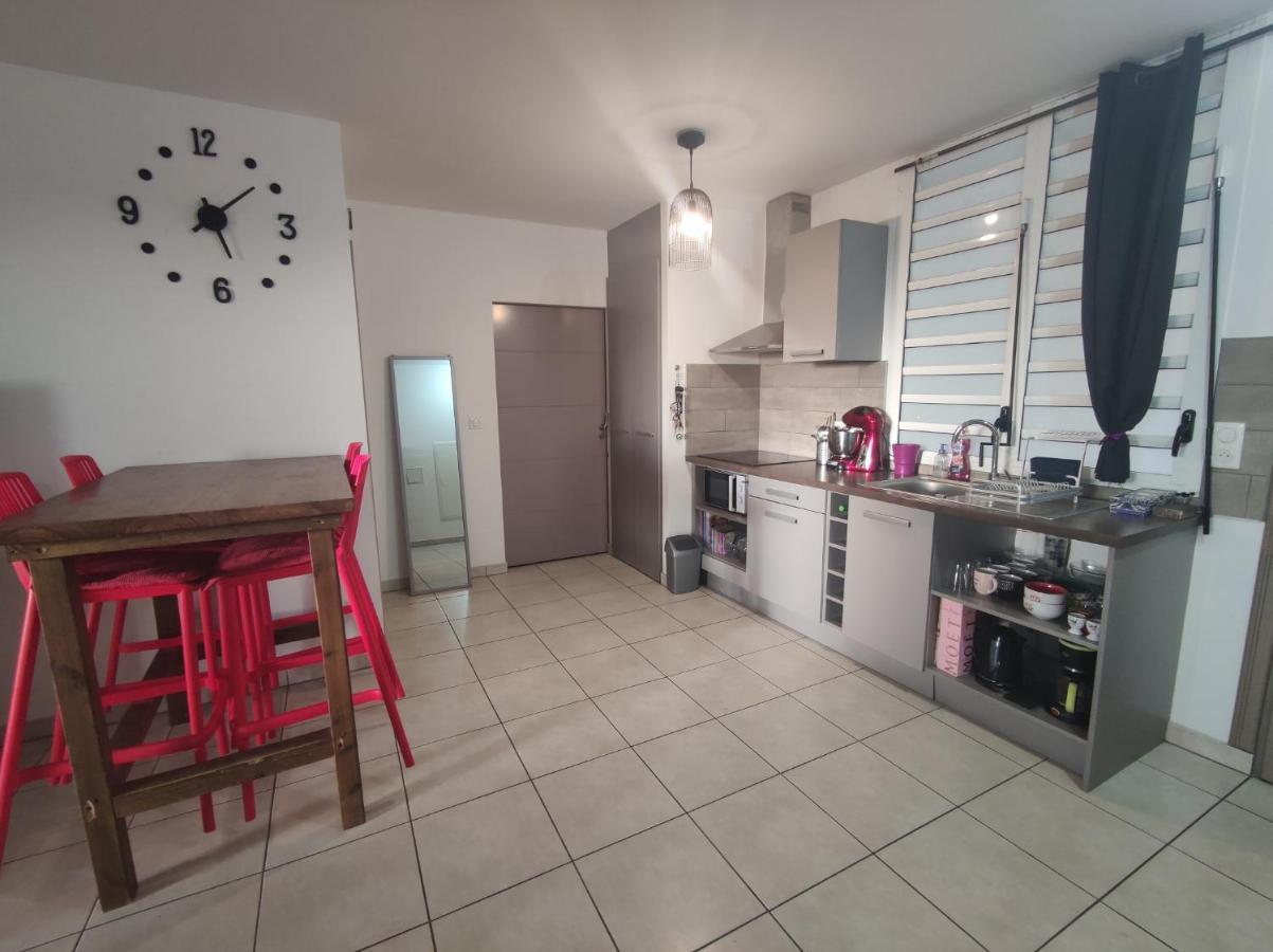 Апартаменти Location Saisonniere Meublee F2 St Leu Face Ocean A 1 Min Plage Сен-Ле Екстер'єр фото