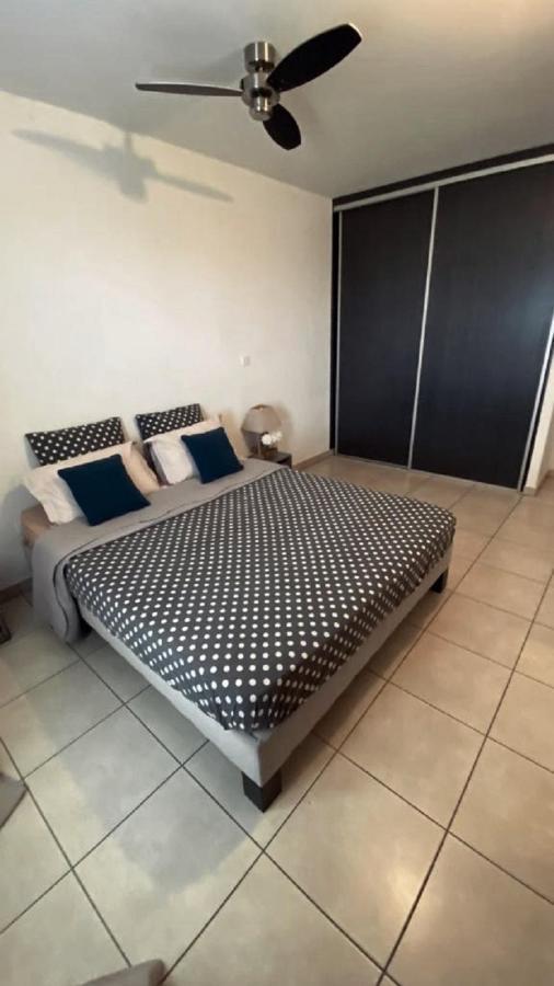 Апартаменти Location Saisonniere Meublee F2 St Leu Face Ocean A 1 Min Plage Сен-Ле Екстер'єр фото